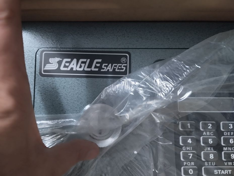 Сейфы с кодовыми замками EAGLE