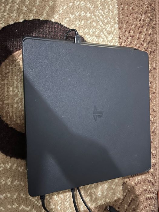 Продам плейстейшн 4 слим 500гб