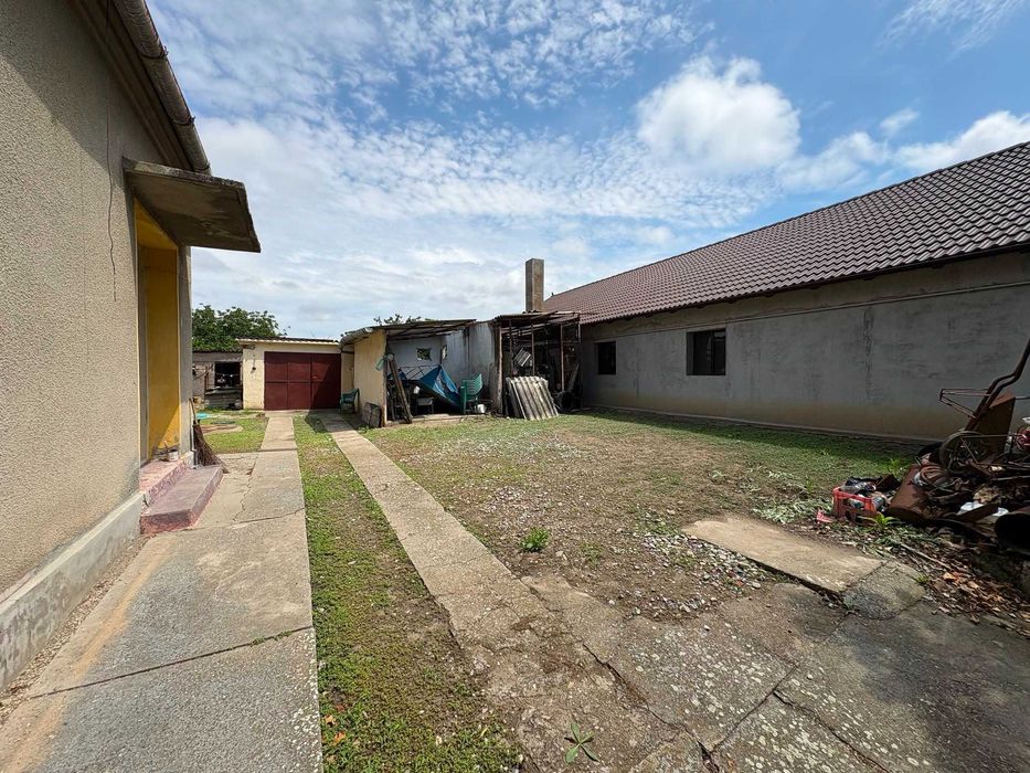 Vand casa din caramida, la strada principala, in Sannicolau Mare