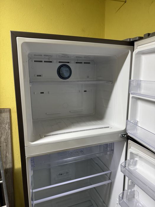 Продавам хладилник Samsung