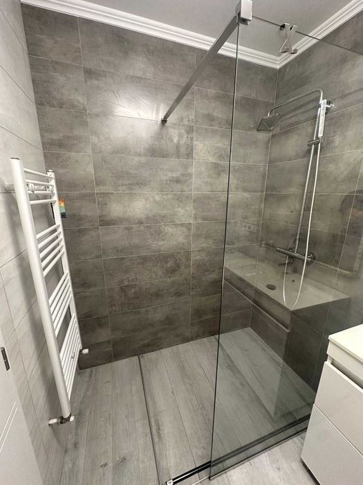 Apartament de vanzare - 3 camere  Zona Marul de Aur