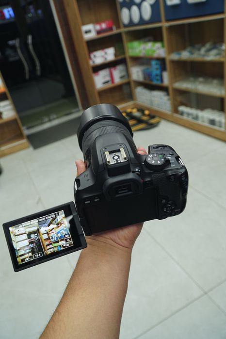 Canon EOS 850D + EF-S 18-135mm F/3.5-5.6 IS USM  | Iphone | Sony