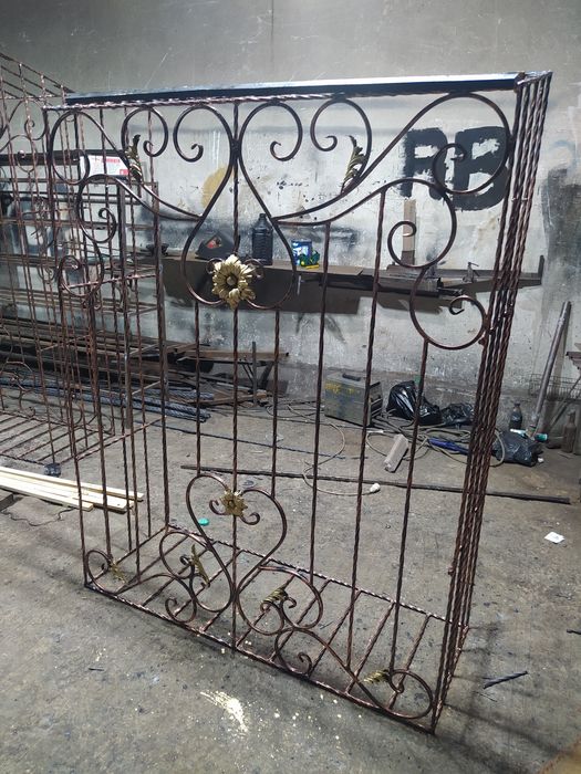 Навес 500минг перила500минг решотка 250минг дарвоза 1млн сум квадрат