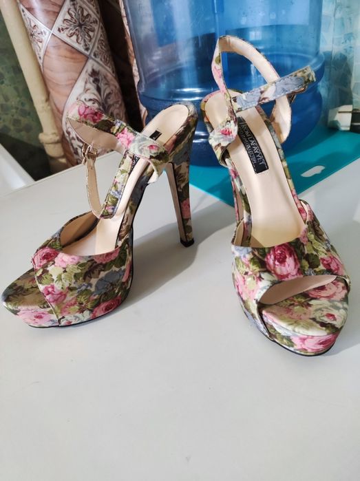 Продам новую обувь.