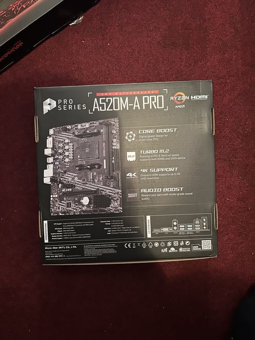 Продавам комплект монитор компютър мишка клавиатура  във гаранция