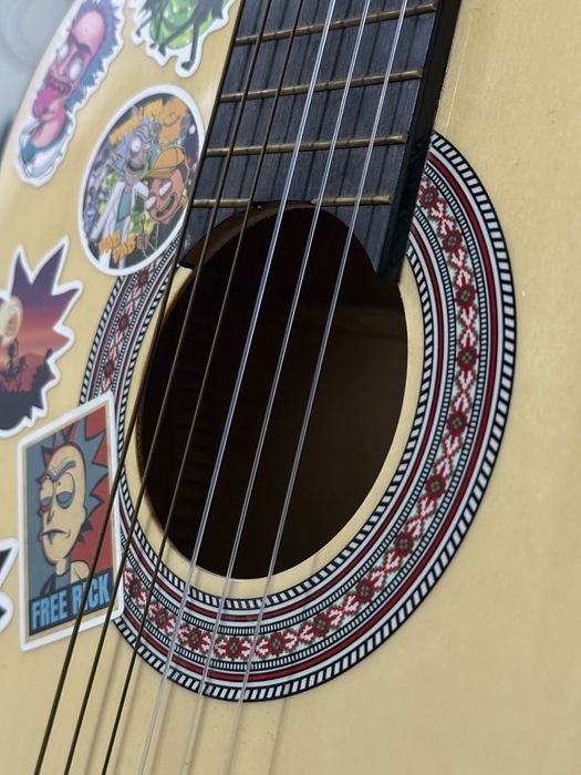 Продаю гитару Акустическую