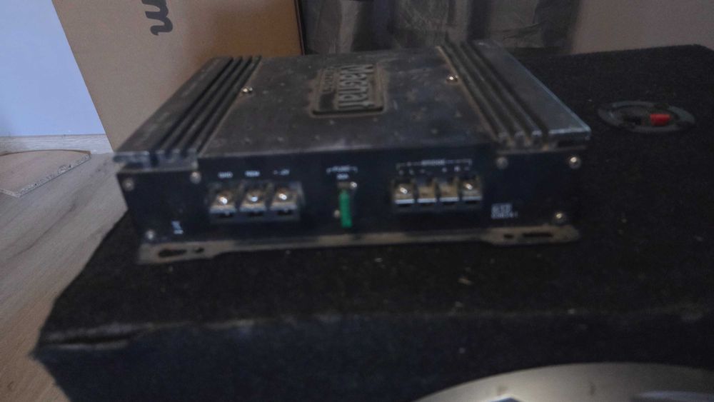 Бас каса с усилвател