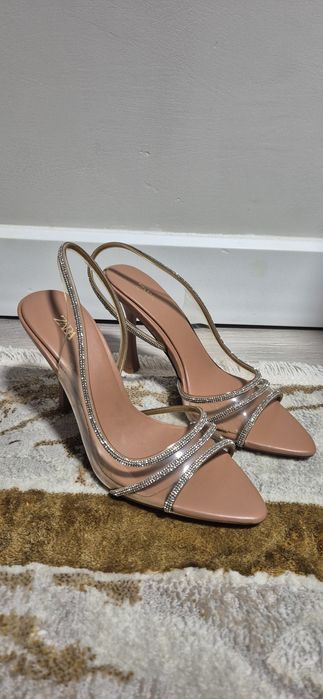 Стильные босоножки Zara