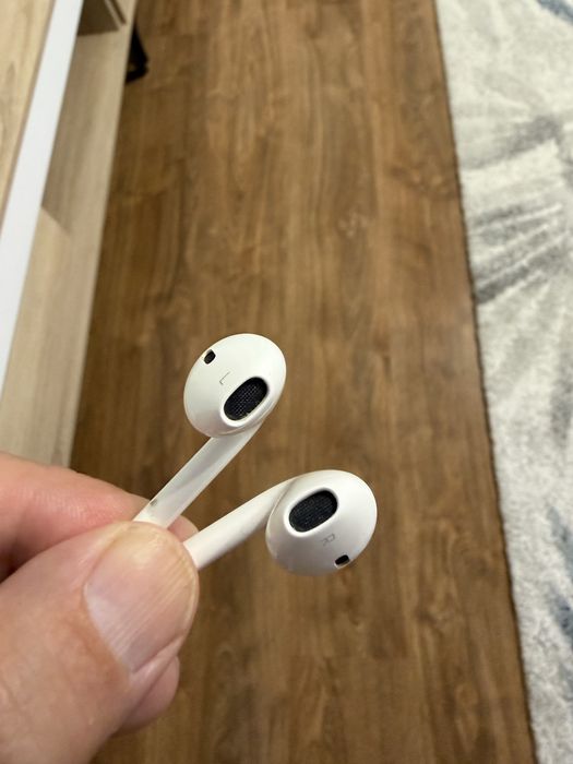 Se vinde cablu de date Lightning to USB -C si casti Apple