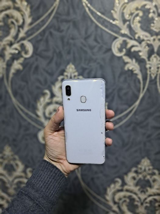 Samsung a30 64gb sotiladi aybi yo holati rasmda