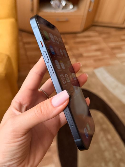 Vând iphone 15 de 128 gb