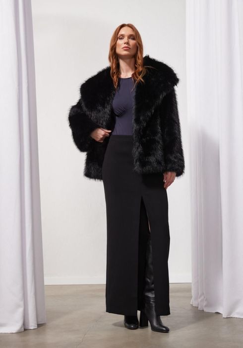 Vând haină de blană artficială