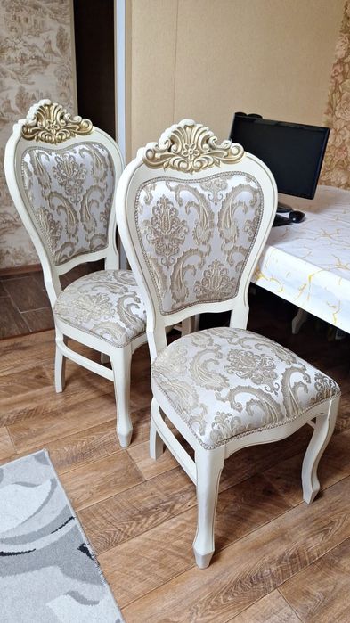 Продаётся красивый обеденный стол + 6 стульев