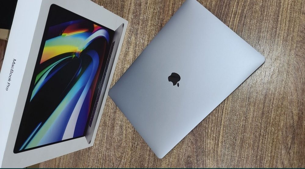 Macbook pro 16 inch  16/512