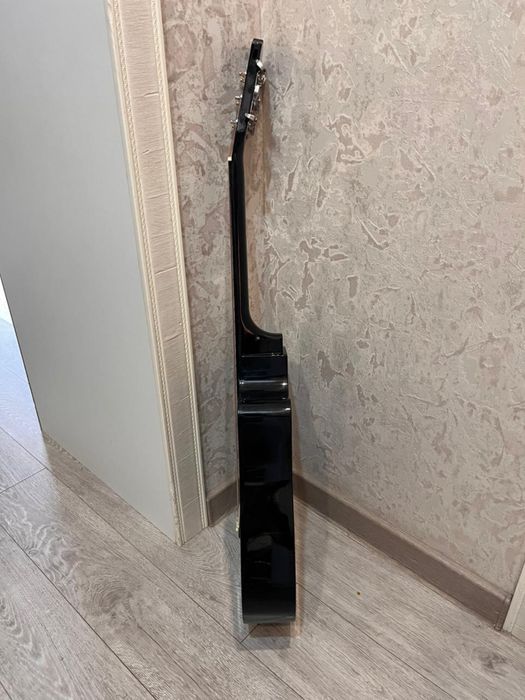 Продам гитару срочно!