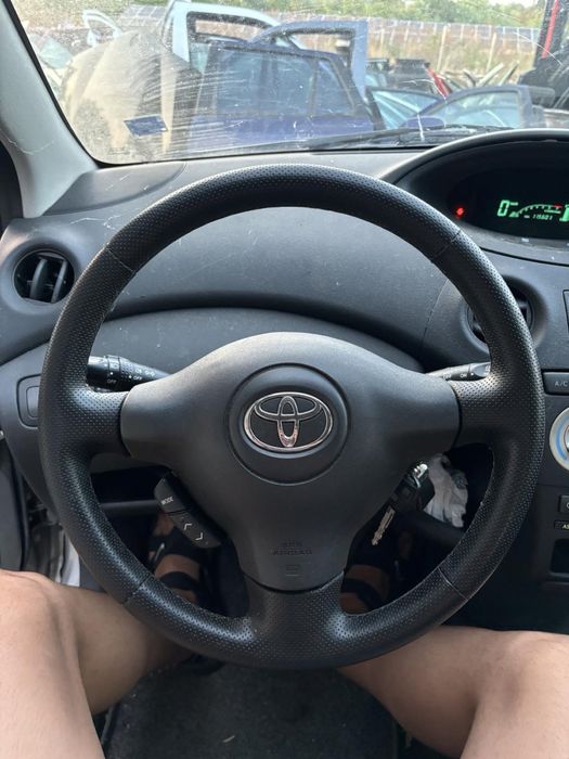 Toyota Yaris 1.0 VVT-i  Тойота Ярис 1.0и на-части!