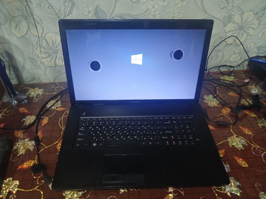 Ноутбук ленова .