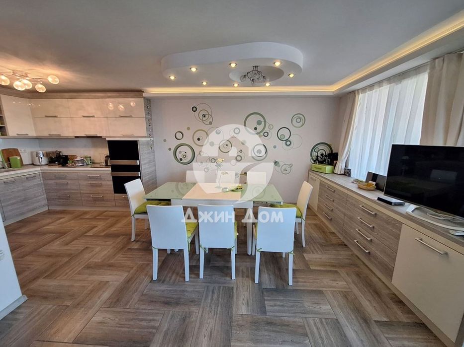 Двуетажна къща с ГЛЕДКА МОРЕ в м-т Буджака, гр. Созопол