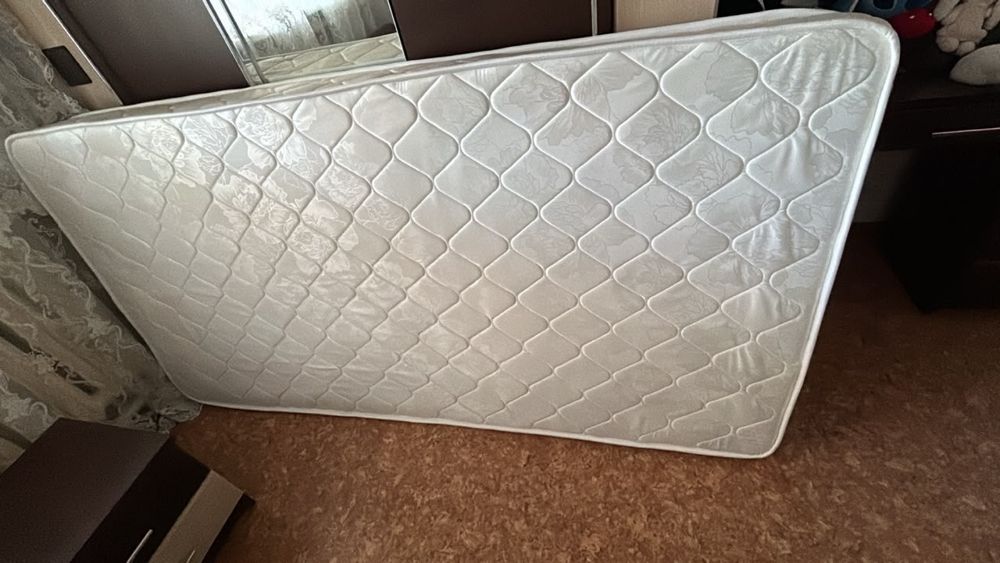 Продам срочно матрас новыц