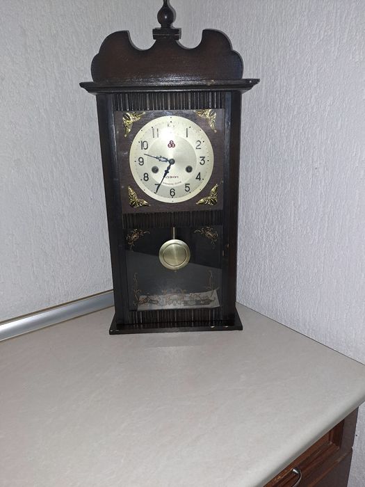 Стар стенен часовник