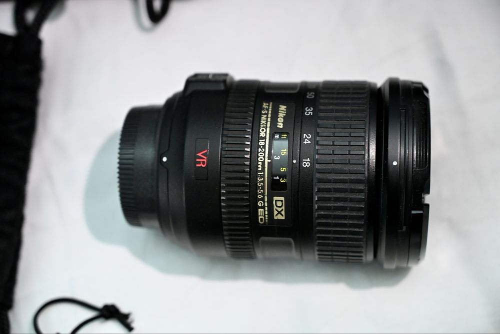 Nikon D5300 + 3 obiective (18-55, 18-200 VRII, 70-300 VRII) Impecabil