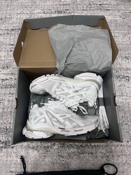 Продам Balenciaga Runner белые