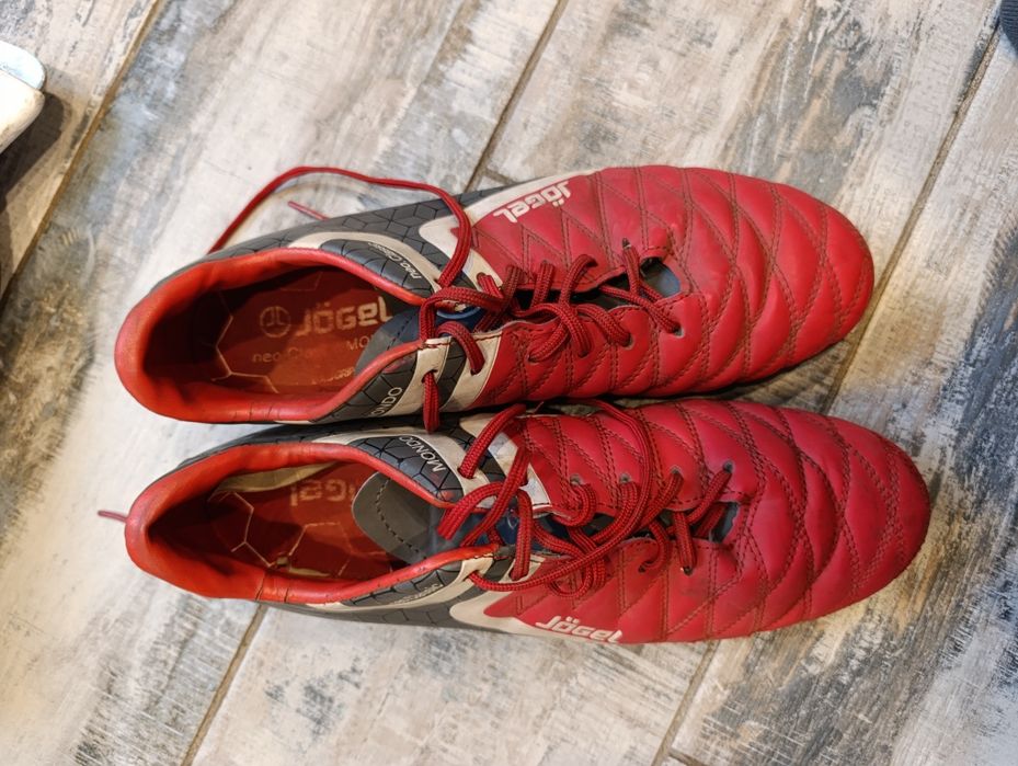 Продам футбольные бутсы