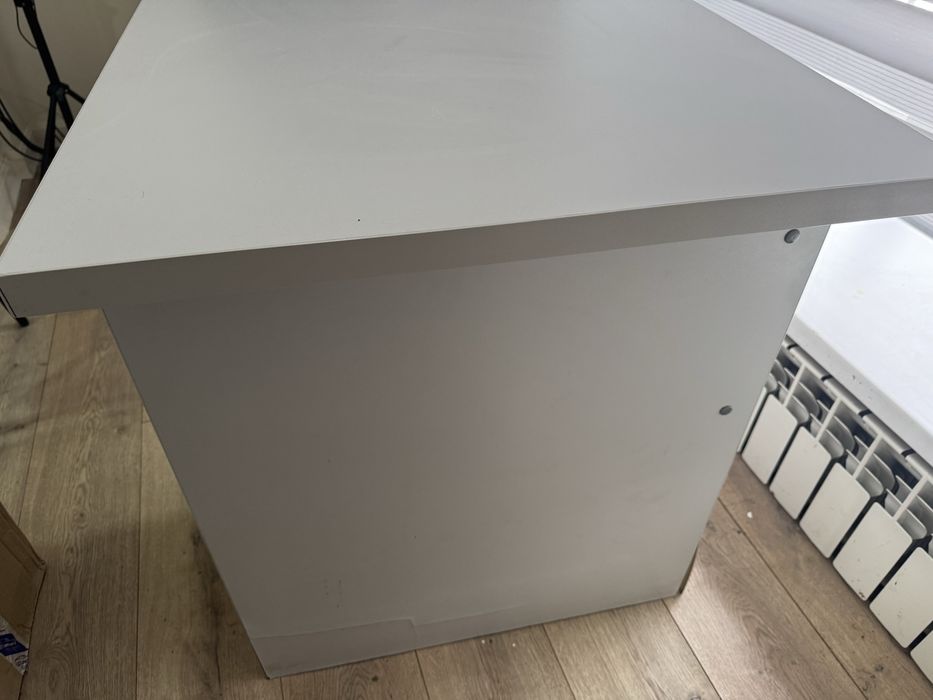 Продам стол с тумбой