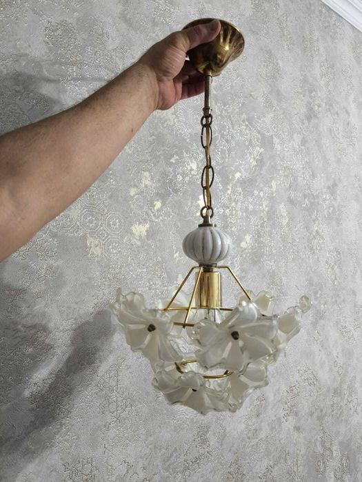 Продам красивую люстру.