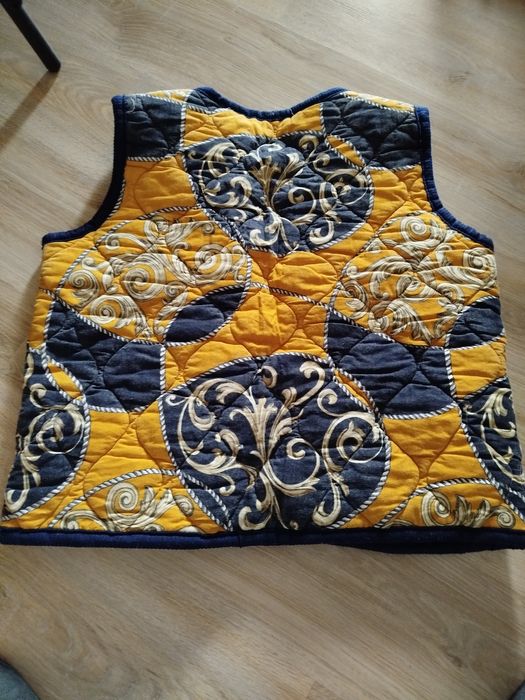 Продавам дрехи. ..