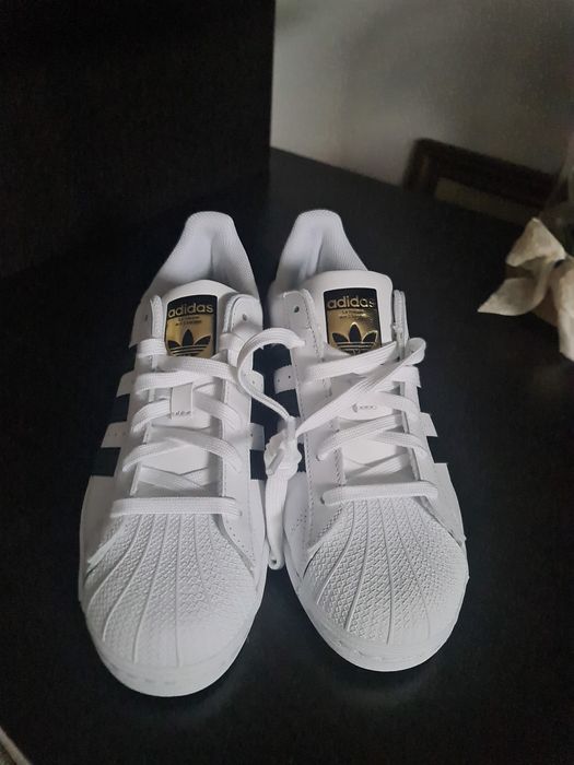 Adidasi noi adidas