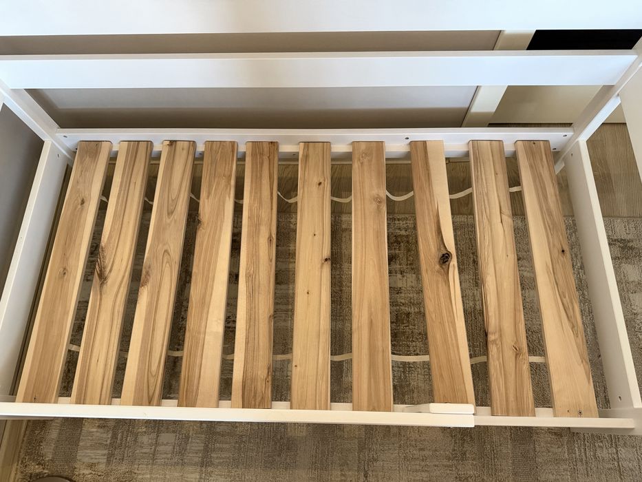 Кровать детская  деревянная