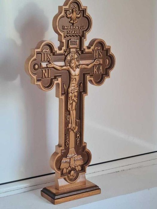 Cruce Lemn Masiv cu Postament Relief 3 D
