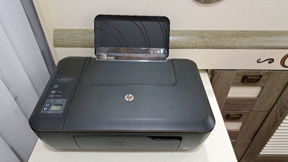 Продам цветной принтер на запчасти