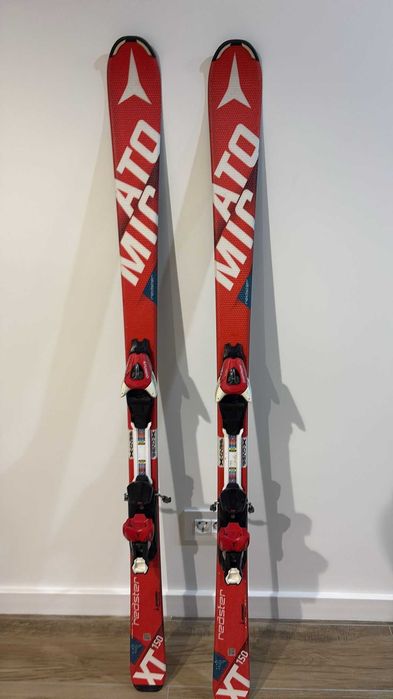 Schiuri Atomic Redster 150cm cu Legaturi Atomic