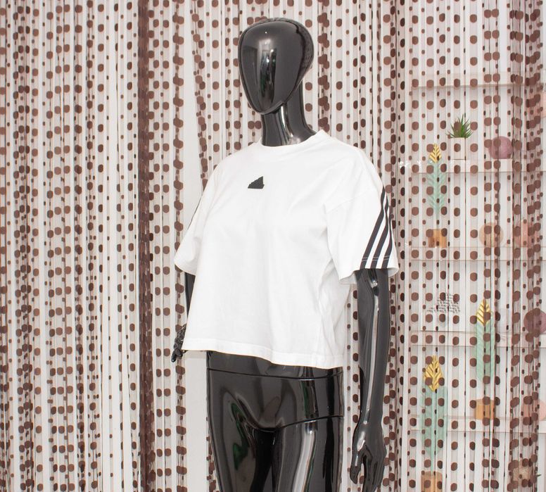 Adidas оригинална дамска тениска памук кроп бяла гумено лого XS