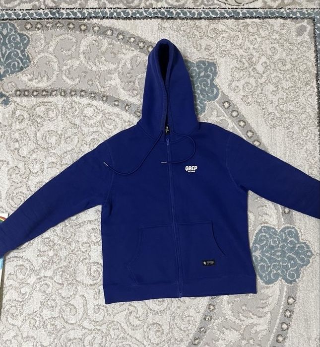 продаю худи с замком QR