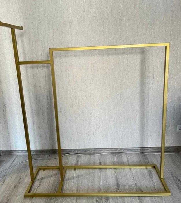 Продам стеллажи для бутиков