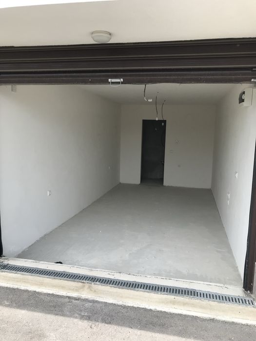 Дава се под наем Гараж / Паркомясто в Варна, Трошево - 22 кв.м за 153 € - Снимка #4