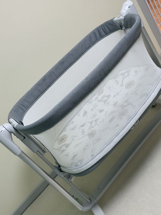 Детская кровать, трансформируется в  прикроватную и манеж