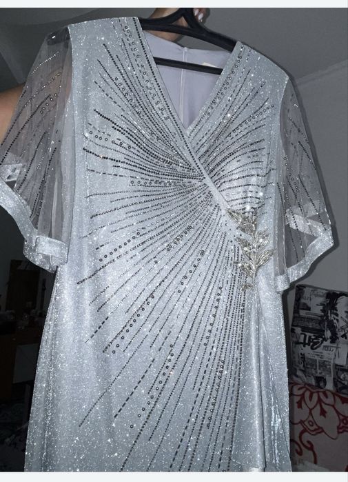 Платье вечернее блестящее