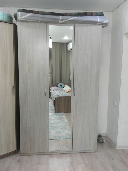 Продам шкаф с зерколом