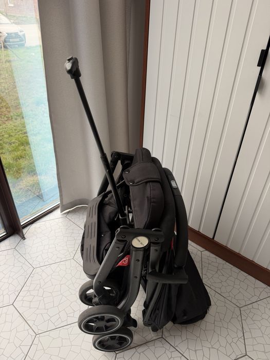 Продам прогулочную коляску