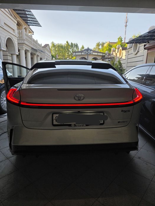 Toyota bz5 white