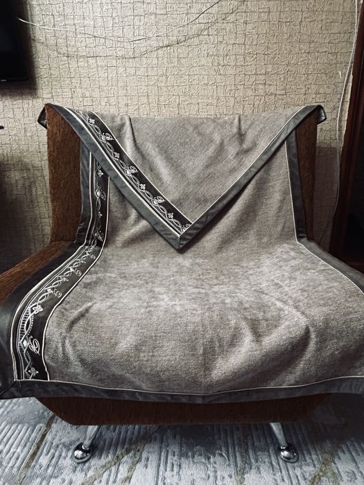 Продам диван и два кресла