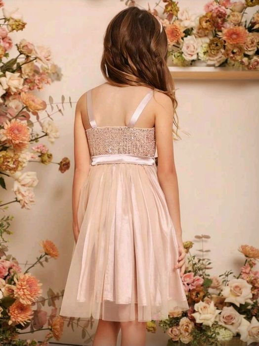 Детска рокля цвят шампанско размер 134-140