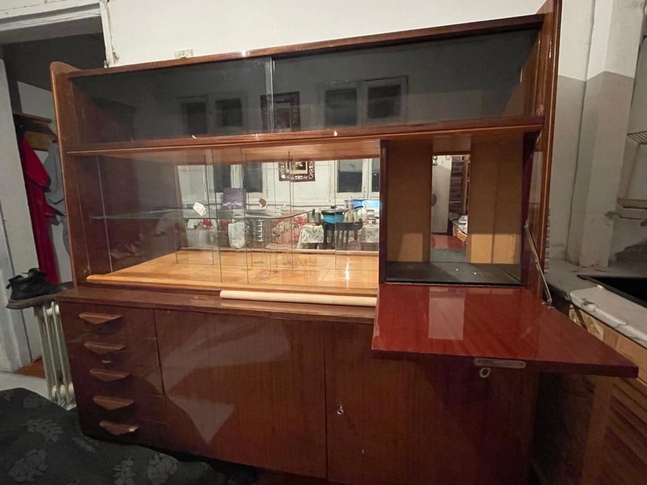 Срочно продам сервант