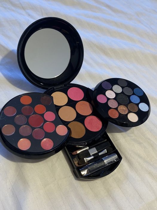 Paletă Douglas (farduri, ruj)