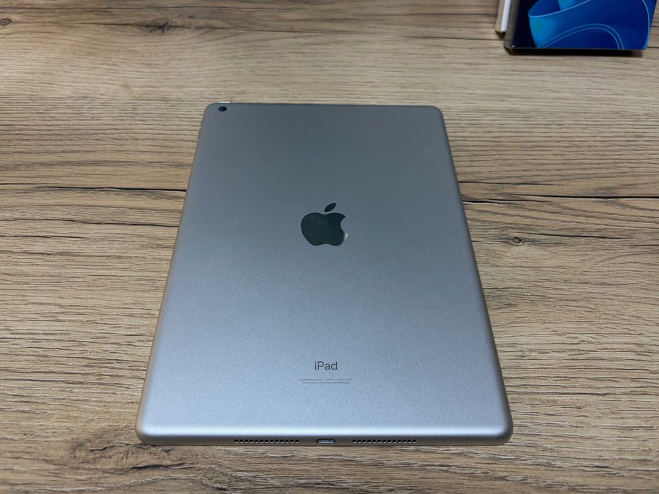 Apple iPad 9 64GB Wi-Fi + кабель
