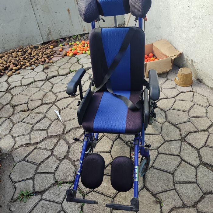 Продам инвалидную коляску